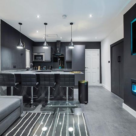 Two Bed Modern Apartment 5Min Walk To Town Centre With Free Parking ! Under New Management Блэкпул Экстерьер фото