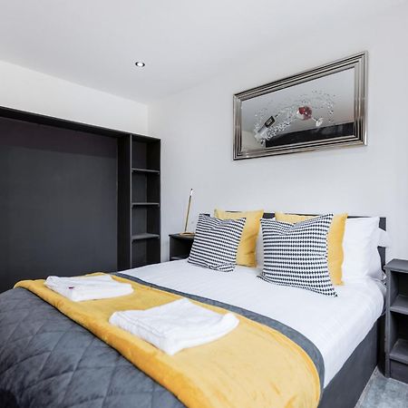 Two Bed Modern Apartment 5Min Walk To Town Centre With Free Parking ! Under New Management Блэкпул Экстерьер фото