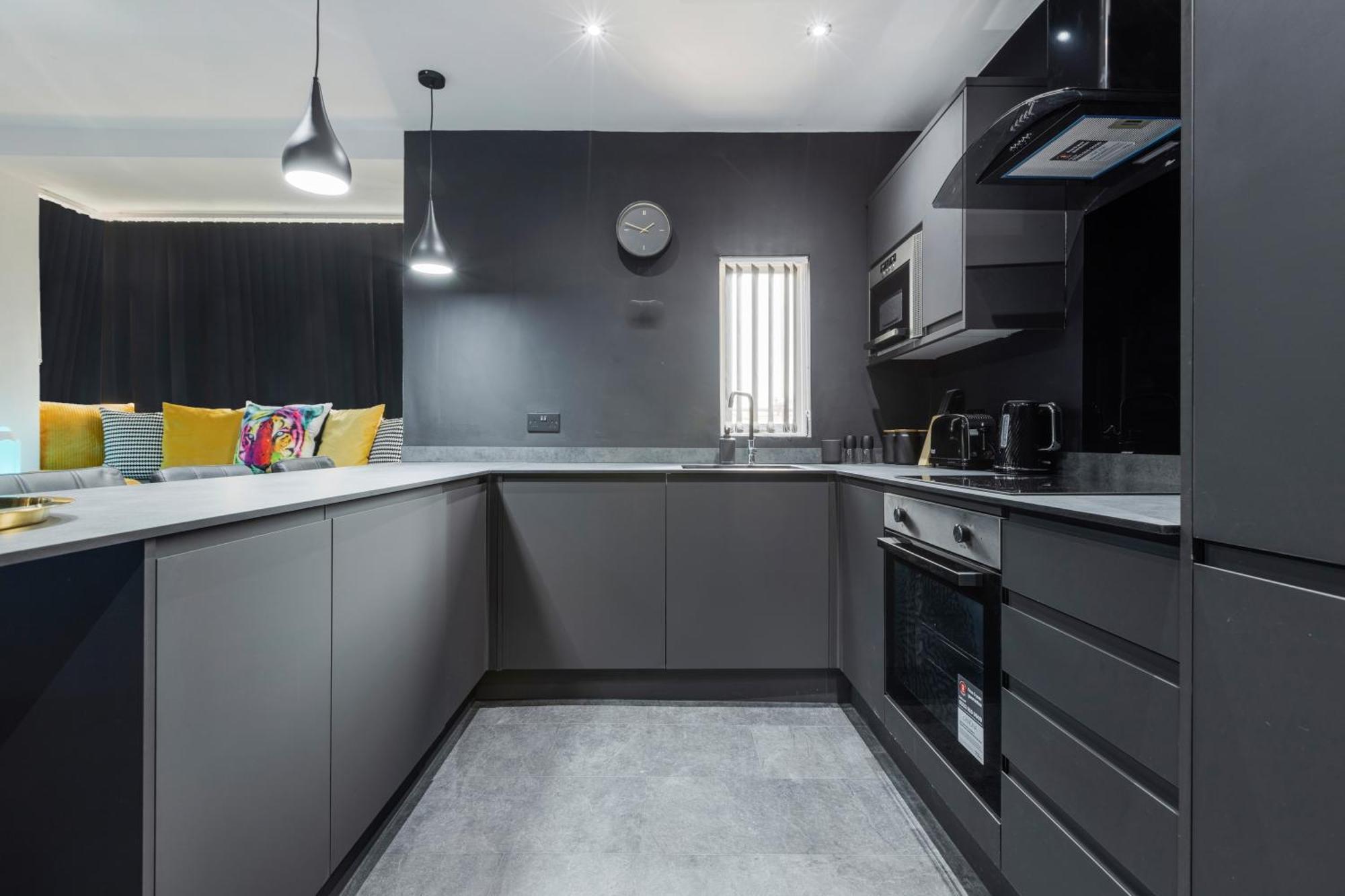 Two Bed Modern Apartment 5Min Walk To Town Centre With Free Parking ! Under New Management Блэкпул Экстерьер фото